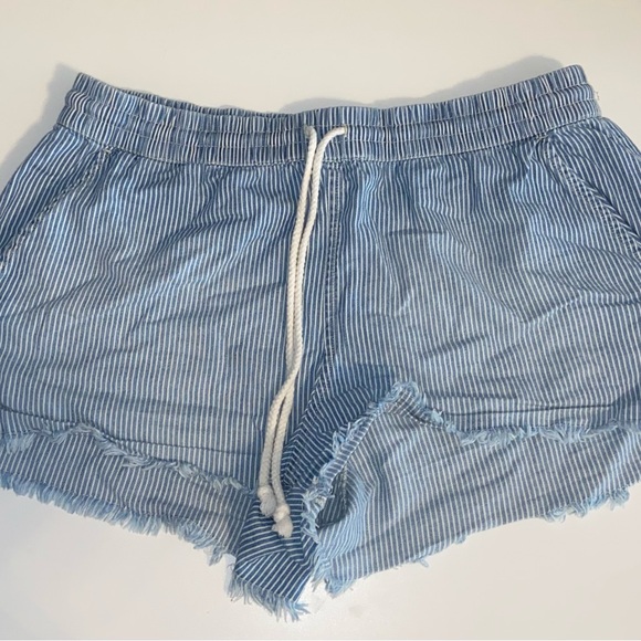American Eagle pin striped shorts - Picture 2 of 4